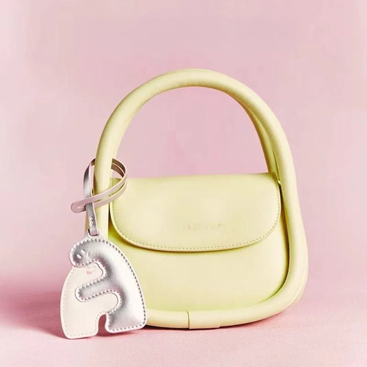Lindo dije de cuero para bolso – Colgante hecho a mano inspirado en dibujos animados | Accesorio creativo para llavero | Un regalo ideal para mujeres
