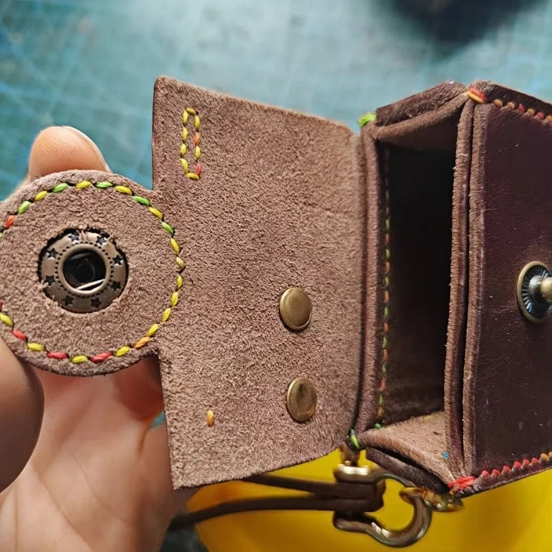 Vintage Camera Leather Bag Charm – Handmade Full-Grain Leather Mini Case | Retro Keychain & Lipstick Holder | Artistic Gift for Collectors