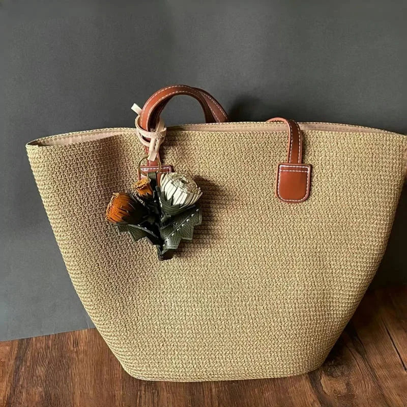 Leather Dandelion Flower Bag Charm – Handmade Vegetable-Tanned Cowhide Pendant | Minimalist Floral Keychain | Elegant Handbag Accessory