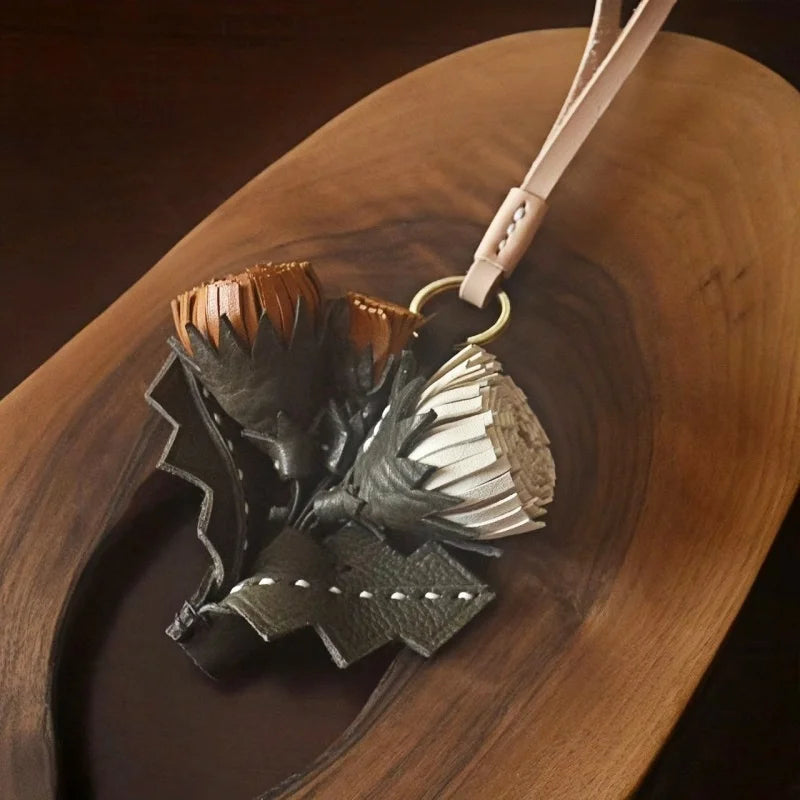 Leather Dandelion Flower Bag Charm – Handmade Vegetable-Tanned Cowhide Pendant | Minimalist Floral Keychain | Elegant Handbag Accessory