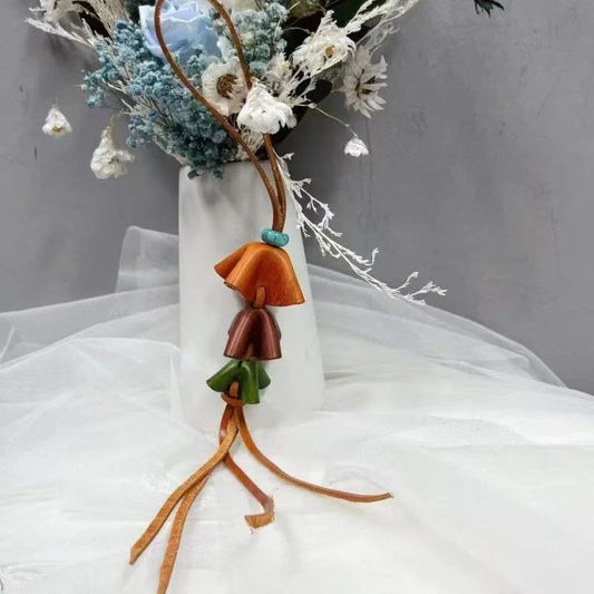 Dije de flor con borla de cuero estilo bohemio: accesorio para bolso tejido a mano con colgante floral vintage | Llavero chic de inspiración DIY | Regalo elegante para ella