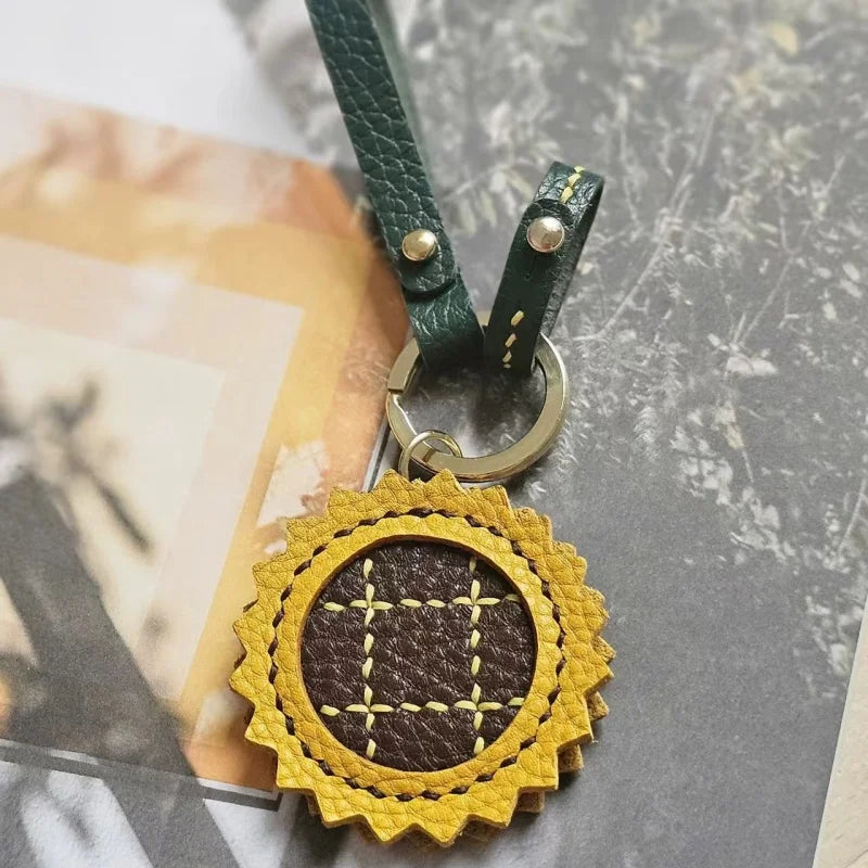Sunflower Leather Bag Charm – Handmade Full-Grain Cowhide Pendant | Cute Sunflower Keychain | Creative Handcrafted Gift for Couples & Women