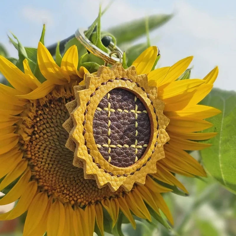 Sunflower Leather Bag Charm – Handmade Full-Grain Cowhide Pendant | Cute Sunflower Keychain | Creative Handcrafted Gift for Couples & Women