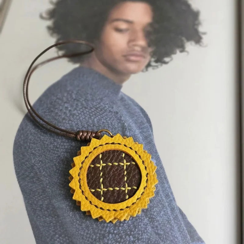 Sunflower Leather Bag Charm – Handmade Full-Grain Cowhide Pendant | Cute Sunflower Keychain | Creative Handcrafted Gift for Couples & Women