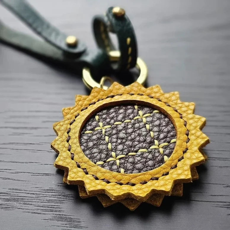 Sunflower Leather Bag Charm – Handmade Full-Grain Cowhide Pendant | Cute Sunflower Keychain | Creative Handcrafted Gift for Couples & Women