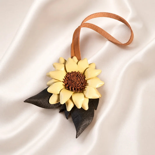 Colgante de girasol de cuero pintado a mano para bolso – Elegante accesorio para bolso, regalo único para ella