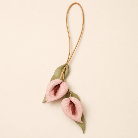Charm para bolso de cuero pintado a mano Blush Anthurium Cascade, accesorio para bolso, regalo para ella