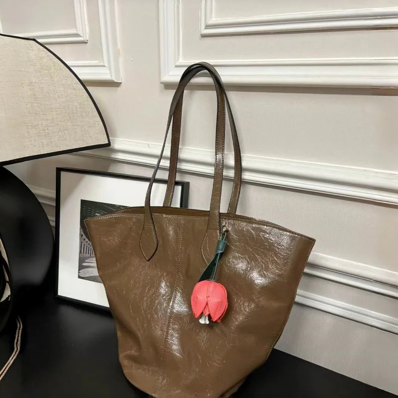 Romantic Red Rose Leather Bag Charm – Handmade Flower Pendant | Full-Grain Leather Keychain | Elegant Purse Accessory & Gift