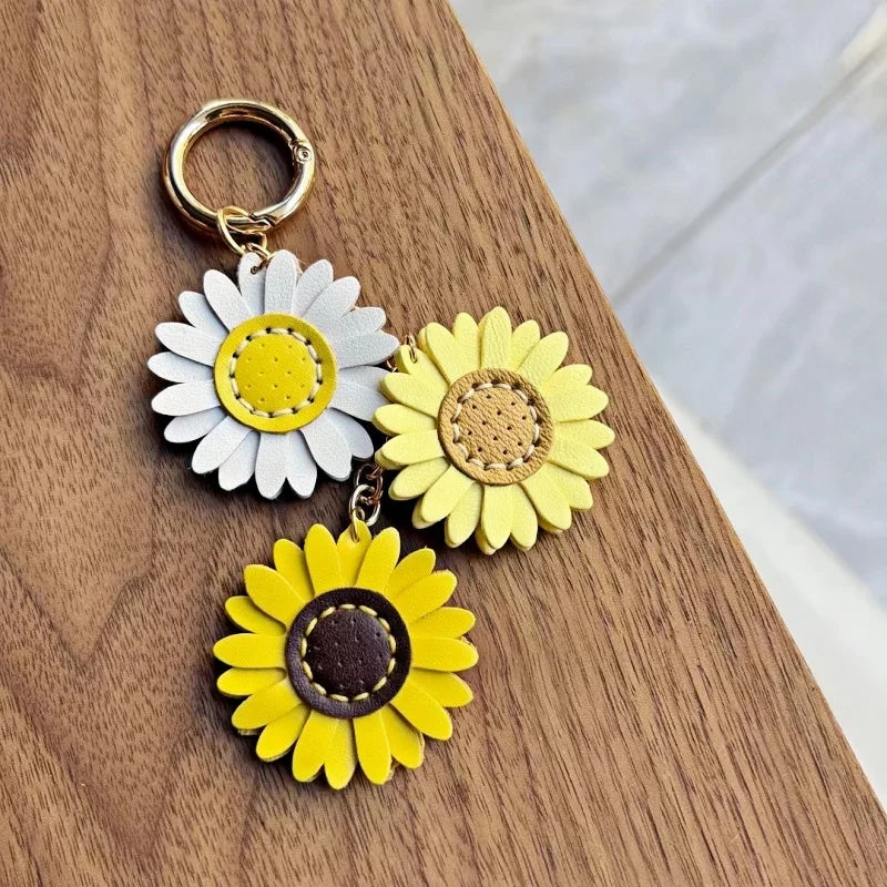 Handmade Leather Daisy Sunflower Bag Charm – Triple Floral Keychain & Handbag Pendant | White, Yellow & Brown Leather Flowers | Elegant Women’s Gift Accessory