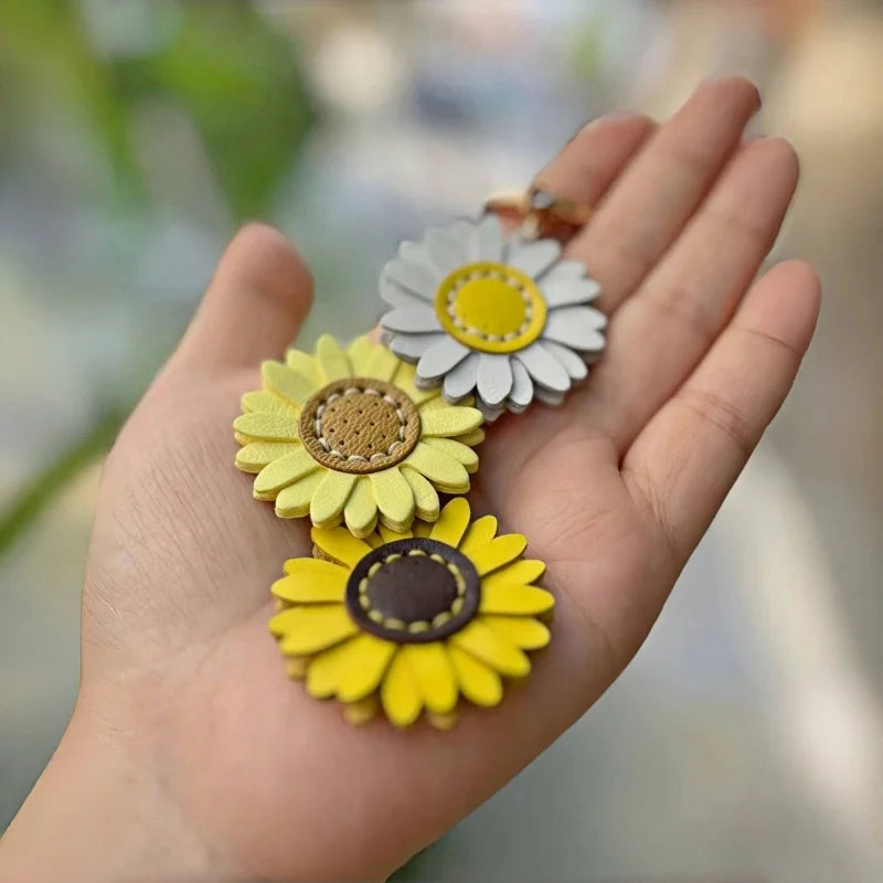 Handmade Leather Daisy Sunflower Bag Charm – Triple Floral Keychain & Handbag Pendant | White, Yellow & Brown Leather Flowers | Elegant Women’s Gift Accessory