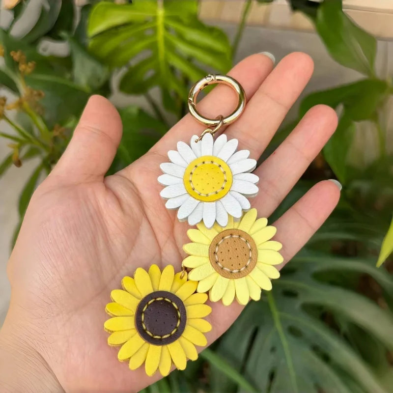 Handmade Leather Daisy Sunflower Bag Charm – Triple Floral Keychain & Handbag Pendant | White, Yellow & Brown Leather Flowers | Elegant Women’s Gift Accessory
