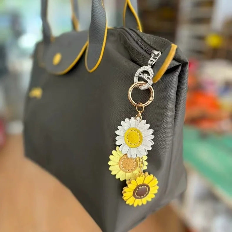 Handmade Leather Daisy Sunflower Bag Charm – Triple Floral Keychain & Handbag Pendant | White, Yellow & Brown Leather Flowers | Elegant Women’s Gift Accessory