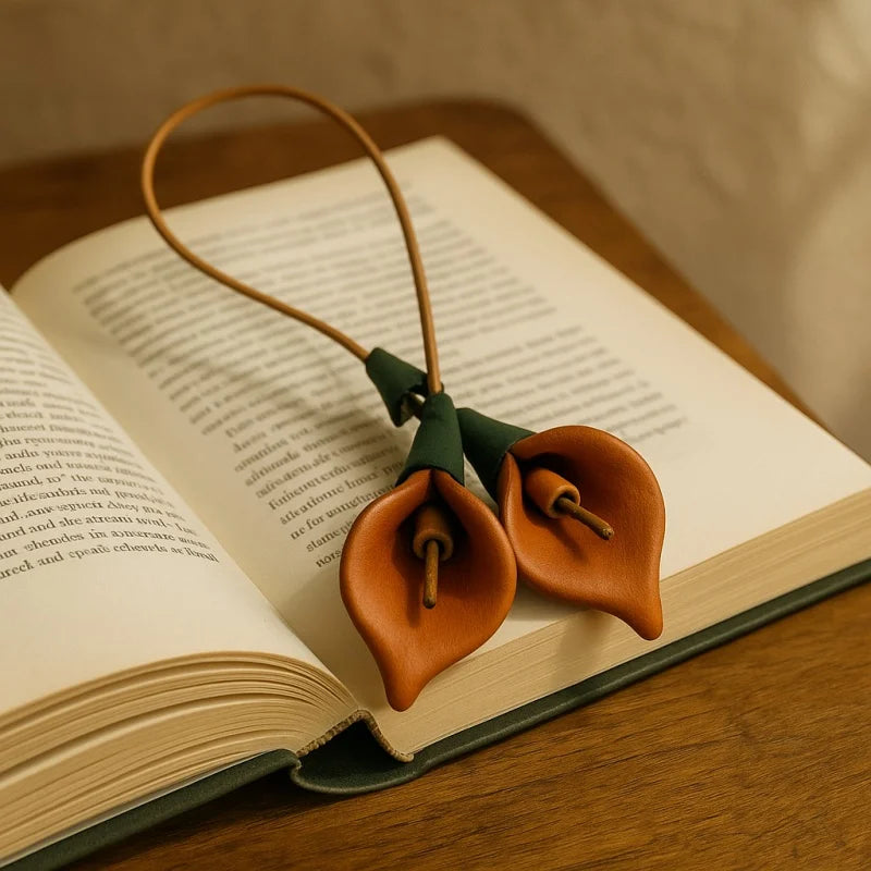 Elegant Calla Lily Leather Bag Charm – Handmade Full-Grain Cowhide Pendant | Artistic Flower-Inspired Keychain | Luxury Accessory for Handbags