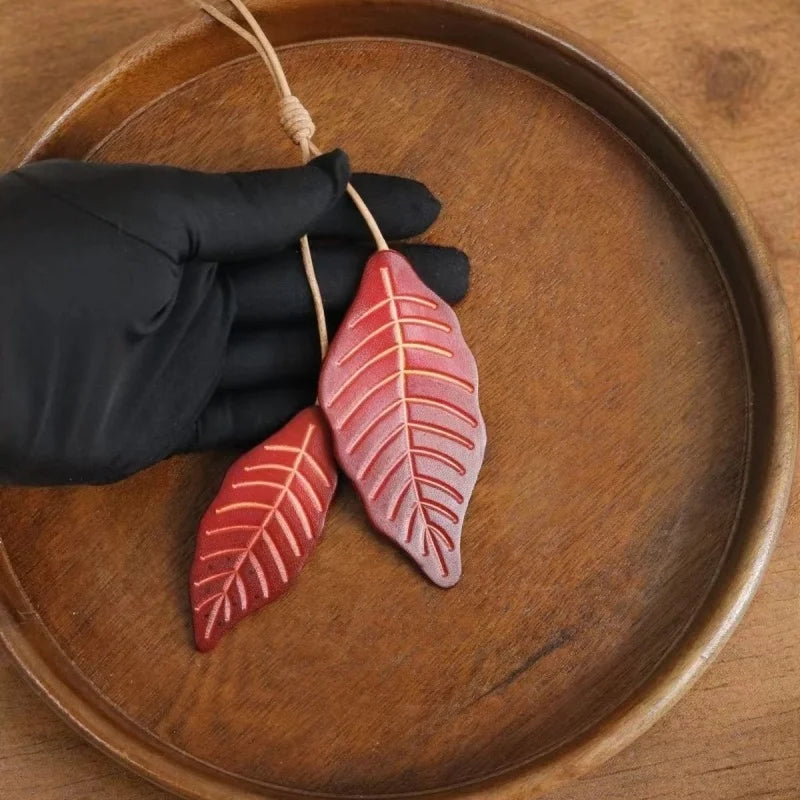 Two-Tone Leather Leaf Bag Charm – Handmade Full-Grain Cowhide Pendant | Dual-Color Nature-Inspired Keychain | Elegant Gift Accessory for Women