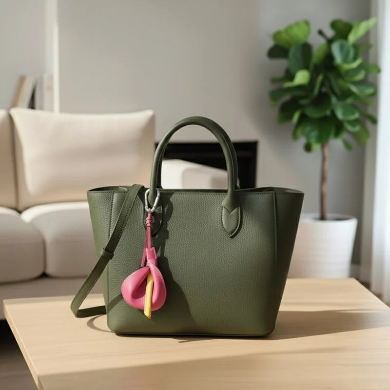 Calla Lily Leather Bag Charm – Handmade Genuine Leather Floral Keychain | Elegant Purse Accessory | Unique Gift for Women