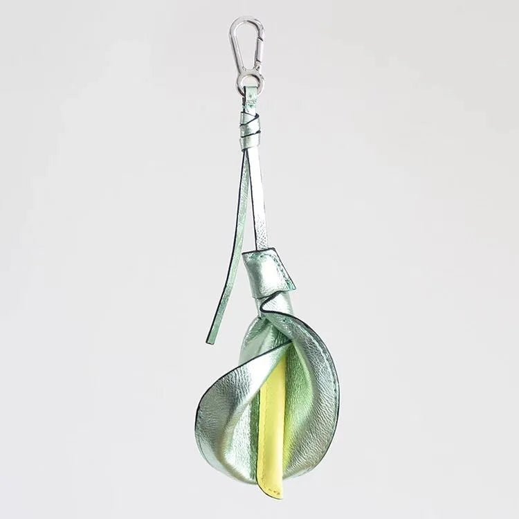 Calla Lily Leather Bag Charm – Handmade Genuine Leather Floral Keychain | Elegant Purse Accessory | Unique Gift for Women