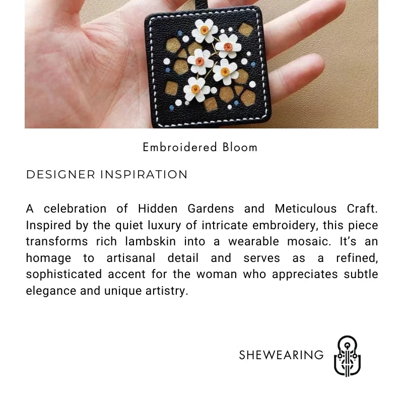 Dije para bolso con borla floral bordada a mano con diseño original | Llavero de piel de cordero francesa de primera calidad | Un accesorio sofisticado para regalar.