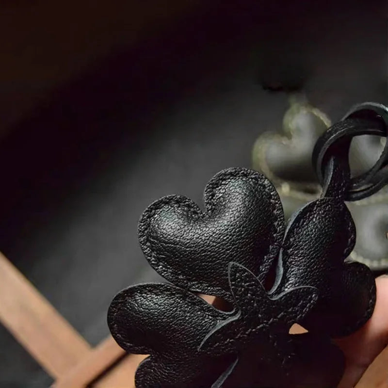 Lucky Clover Leather Bag Charm – Handcrafted Four-Leaf Pendant | Minimalist Charm for Handbags & Backpacks | Unisex Good Luck Gift in Black or Green