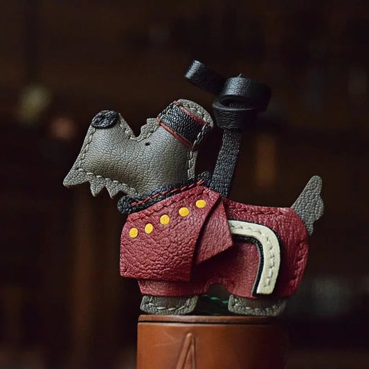 Abalorio para bolso de piel de terrier británico – Llavero de perro hecho a mano en piel de cordero plena flor | Diseño retro inspirado en la Guardia Real de Londres | Costura a mano | Regalo de lujo para amantes de las mascotas