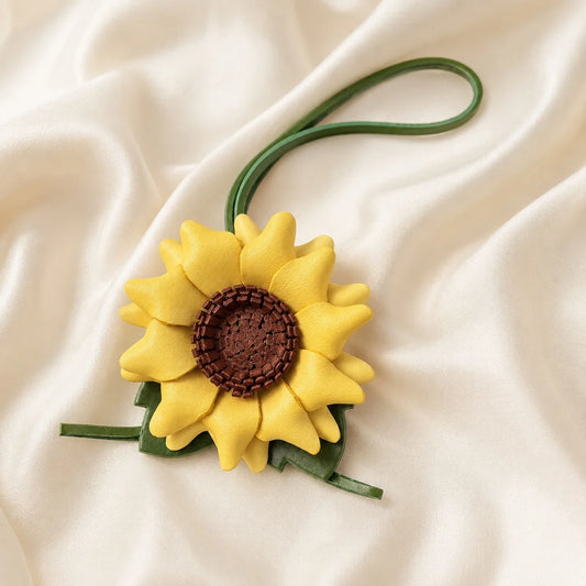 Accesorio de bolso de cuero hecho a mano con girasol | Regalo elegante para ella