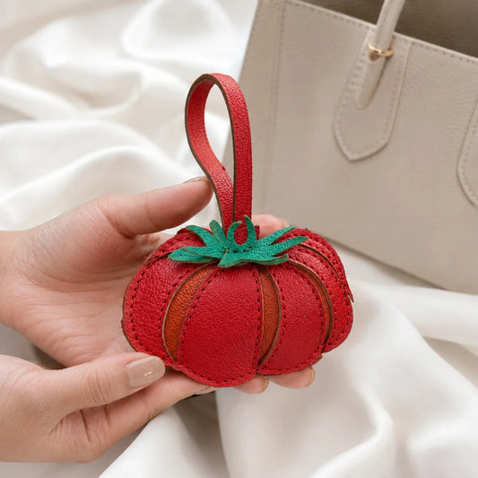 Adorno de bolso de cuero tomate rojo – Colgante de fruta de cuero genuino hecho a mano | Regalo accesorio de bolso esculpido para mujer