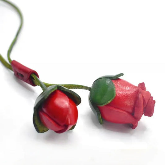 Dije para bolso de piel con forma de rosa floreciente: colgante hecho a mano de piel de cabra en rosa suave | Accesorio romántico con rosas de inspiración nórdica | Regalo elegante para mujer