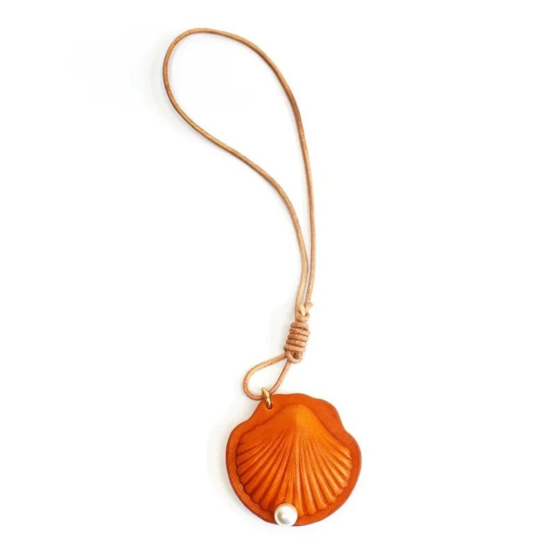 Elegant Scallop Shell Full-Grain Leather Bag Charm | Double-Sided Vintage-Style Purse Accessory with Faux Pearl Accent | Luxurious Collectible Key Fob