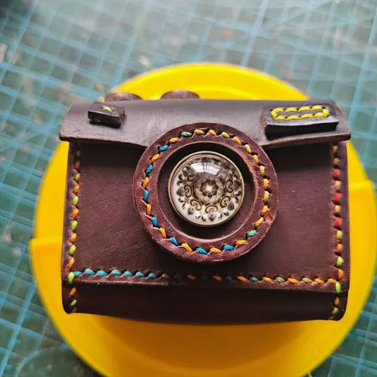 Dije vintage para bolso de cámara de cuero – Miniestuche de cuero de plena flor hecho a mano | Llavero retro y porta pintalabios | Regalo artístico para coleccionistas