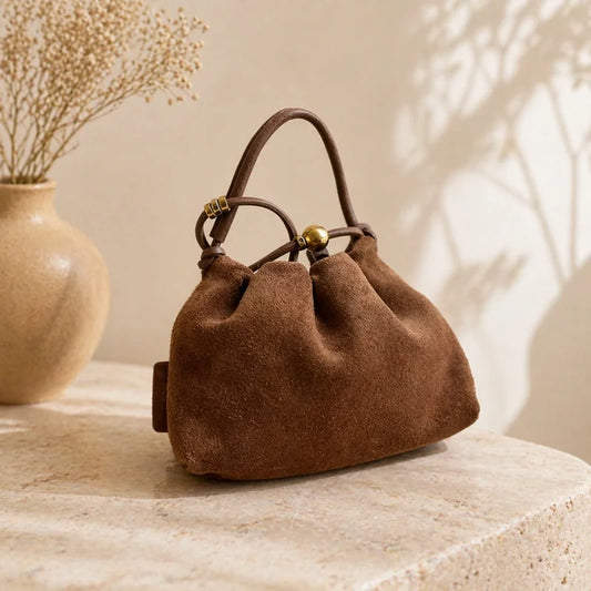 Mini dije de lápiz labial de ante – Colgante para bolso pequeño de inspiración vintage | Organizador multifuncional para labiales y accesorios | Elegante dije para bolso hecho a mano