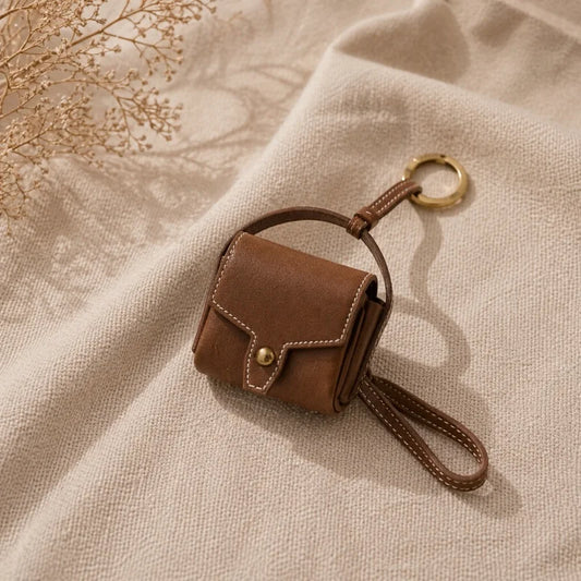 Mini colgante de bolso de cuero – Colgante de bolso de piel de vaca hecho a mano | Organizador compacto de pintalabios y monedas | Accesorio de bolso de inspiración vintage para mujer