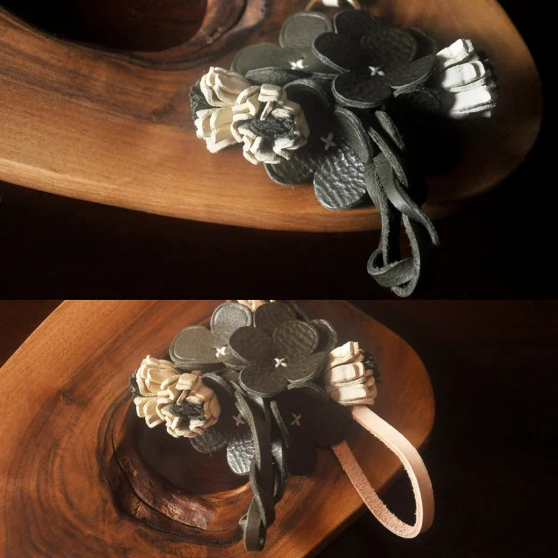 Colgante botánico de cuero en forma de flor para bolso – Colgante floral de cuero de plena flor hecho a mano | Accesorio para bolso en 3D con capas | Regalo elegante para ella