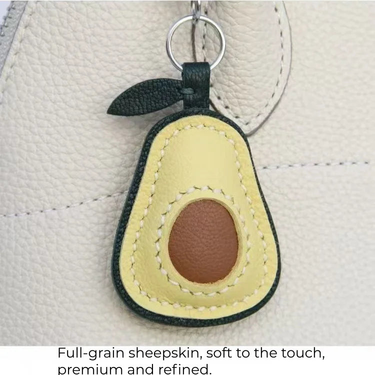 Dije artesanal de piel de aguacate para bolso – Diseño original en piel de oveja plena flor | Precioso colgante minimalista para bolsos y llaveros | Regalo artesanal para mujer