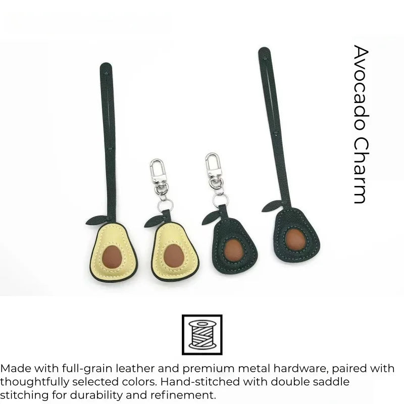 Dije artesanal de piel de aguacate para bolso – Diseño original en piel de oveja plena flor | Precioso colgante minimalista para bolsos y llaveros | Regalo artesanal para mujer