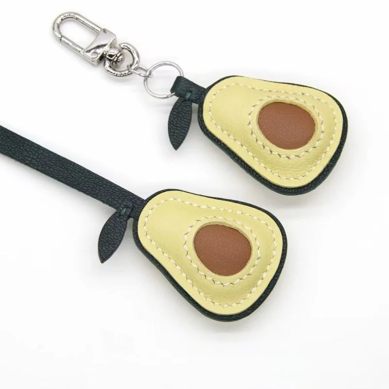 Dije artesanal de piel de aguacate para bolso – Diseño original en piel de oveja plena flor | Precioso colgante minimalista para bolsos y llaveros | Regalo artesanal para mujer