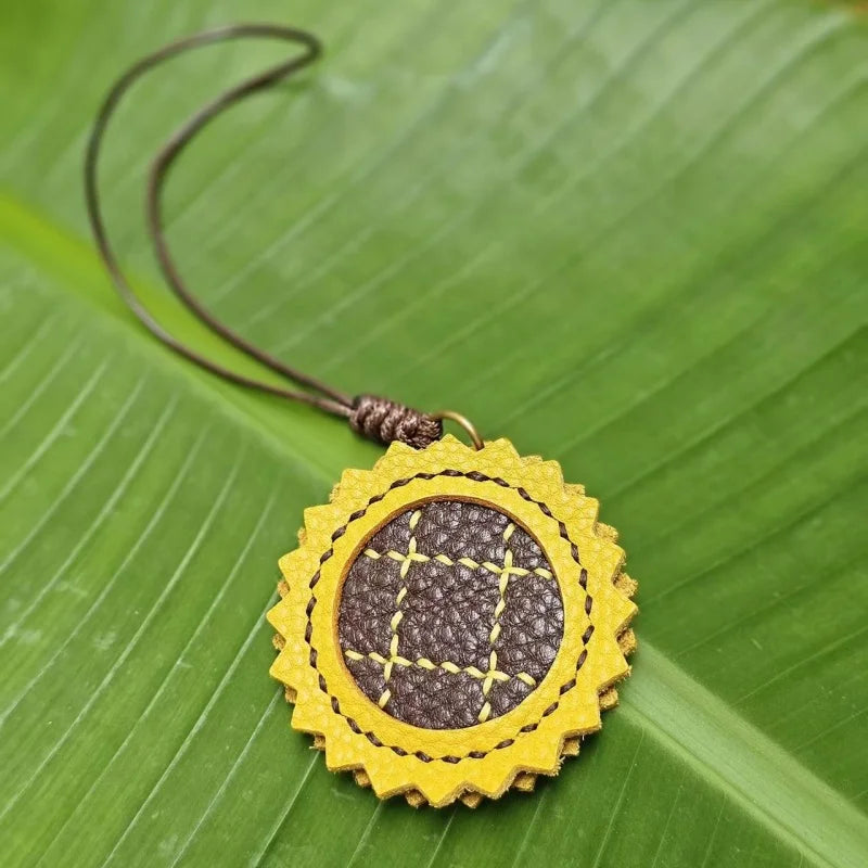 Sunflower Leather Bag Charm – Handmade Full-Grain Cowhide Pendant | Cute Sunflower Keychain | Creative Handcrafted Gift for Couples & Women