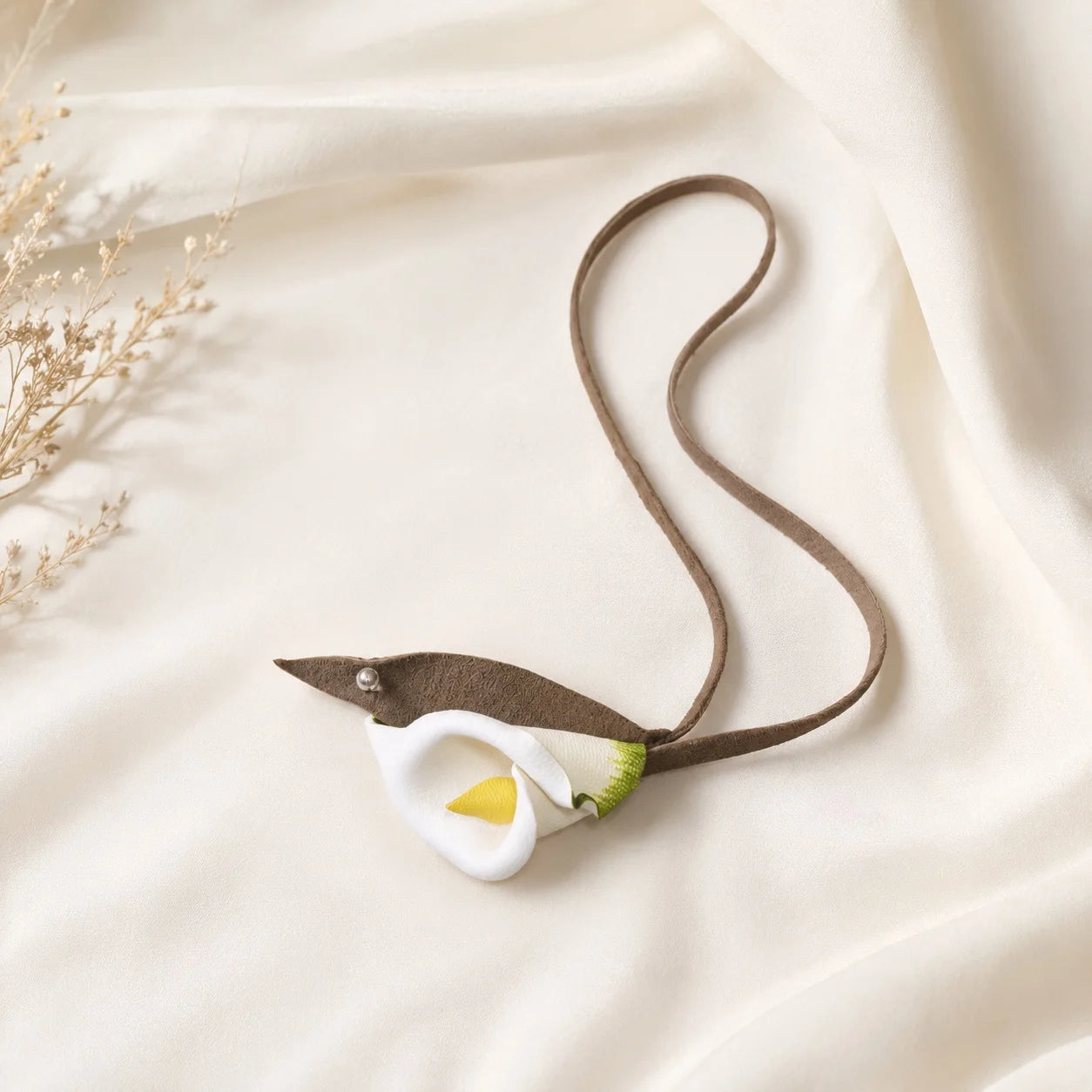 Accesorio para Bolso Charm de Cuero Pintado a Mano Lirio Cala Blanco Regalo Único para Ella