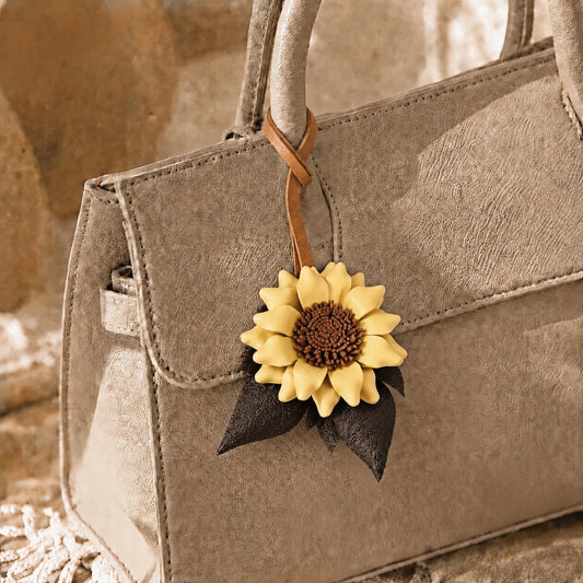 Colgante de girasol de cuero pintado a mano para bolso – Elegante accesorio para bolso, regalo único para ella