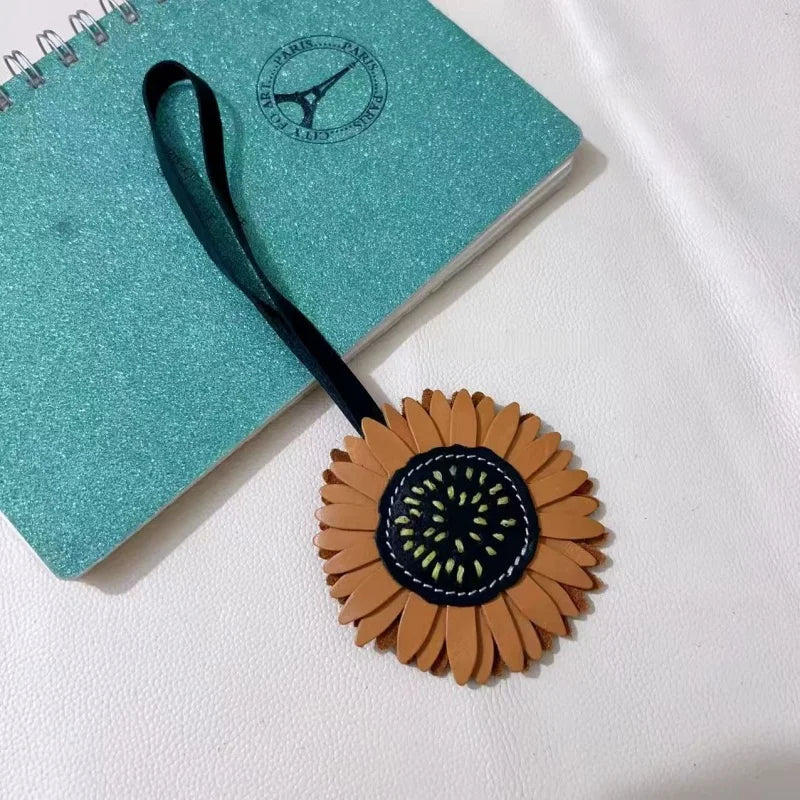 Sunflower Leather Bag Charm – Handmade Full-Grain Vegetable-Tanned Cowhide Pendant | Hand-Stitched Floral Keychain | Nature-Inspired Accessory for Handbags