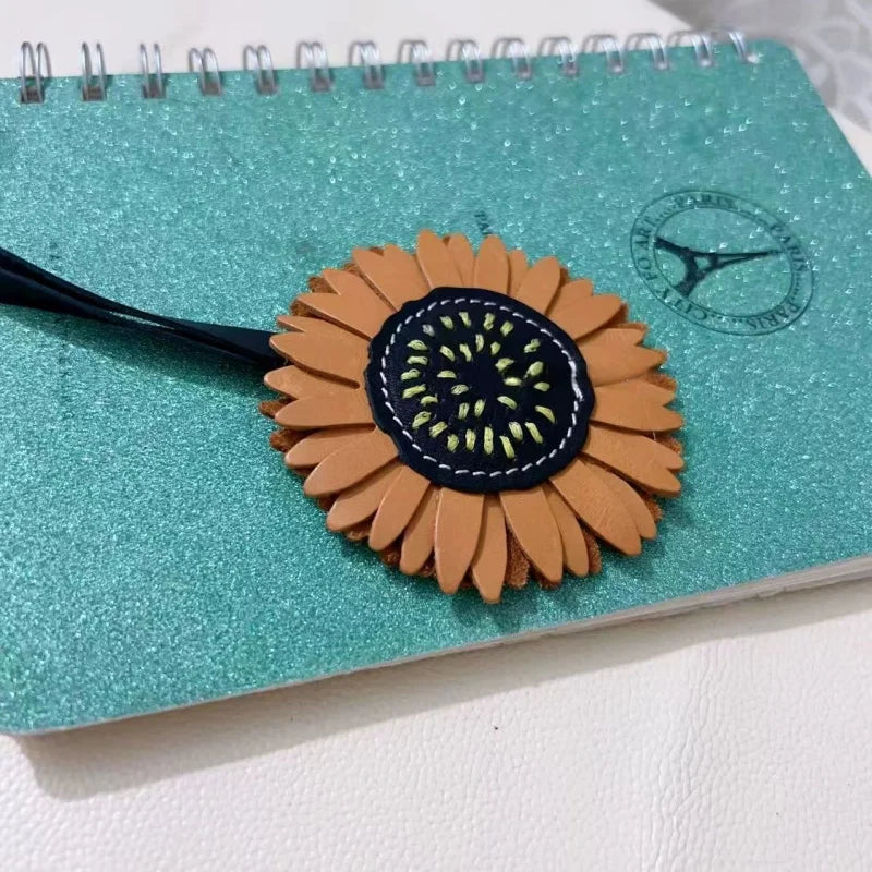 Sunflower Leather Bag Charm – Handmade Full-Grain Vegetable-Tanned Cowhide Pendant | Hand-Stitched Floral Keychain | Nature-Inspired Accessory for Handbags