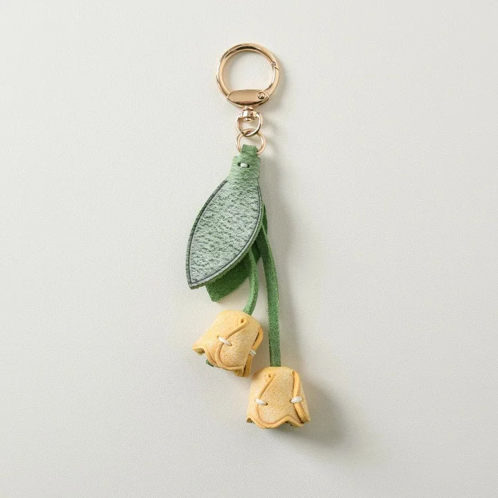 Dije de tulipán para bolso de cuero artesanal – Llavero con colgante floral de piel de vaca encerada | Accesorio floral cosido a mano para bolsos | Elegante regalo botánico para ella