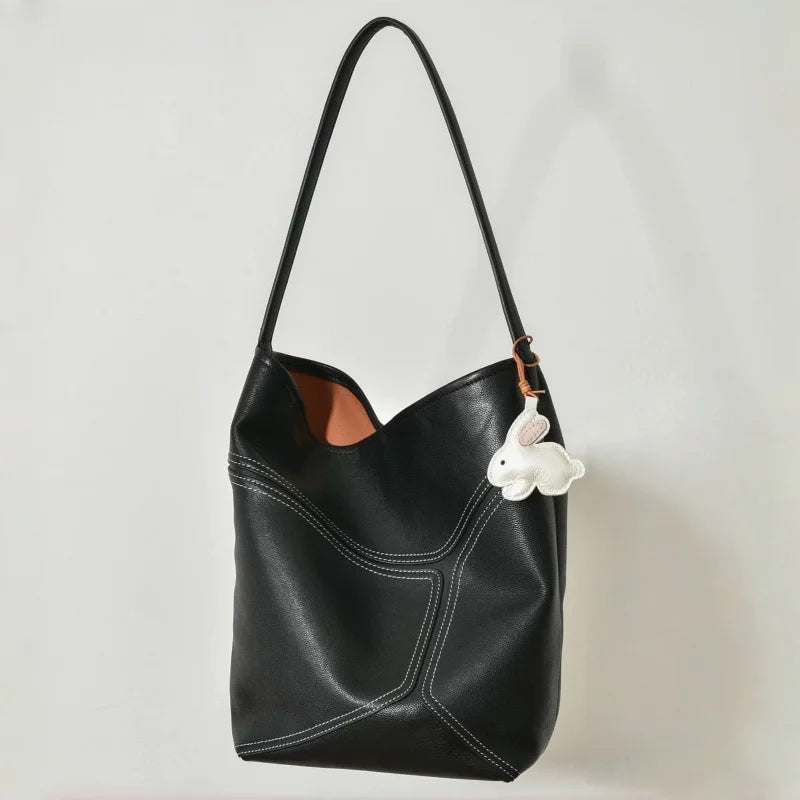 Llavero Minimalista de Conejo de Piel – Hecho a Mano con Piel de Cabra de Grano Completo | Accesorio Suave y Neutro para Bolso | Regalo Diario para Ella