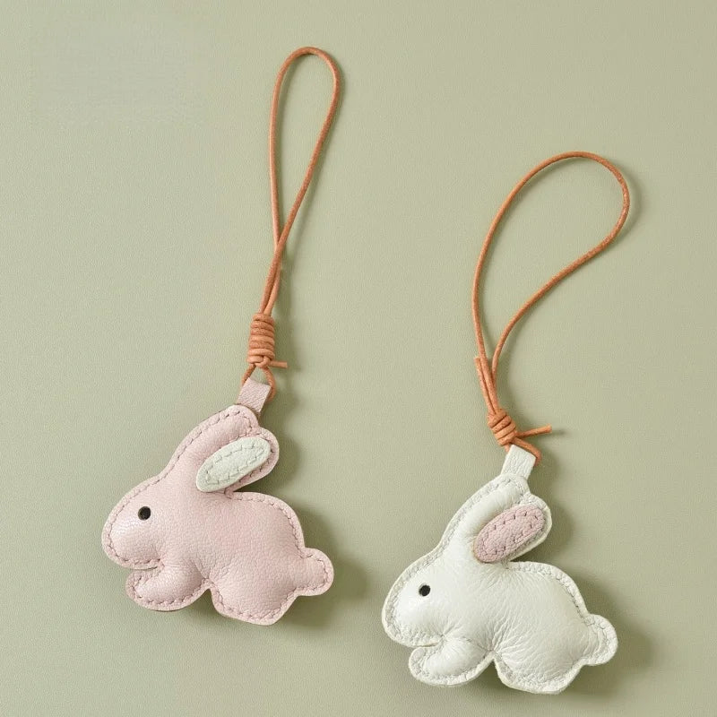 Llavero Minimalista de Conejo de Piel – Hecho a Mano con Piel de Cabra de Grano Completo | Accesorio Suave y Neutro para Bolso | Regalo Diario para Ella