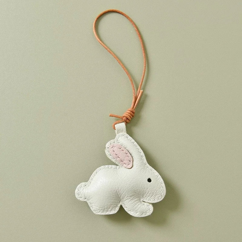 Llavero Minimalista de Conejo de Piel – Hecho a Mano con Piel de Cabra de Grano Completo | Accesorio Suave y Neutro para Bolso | Regalo Diario para Ella