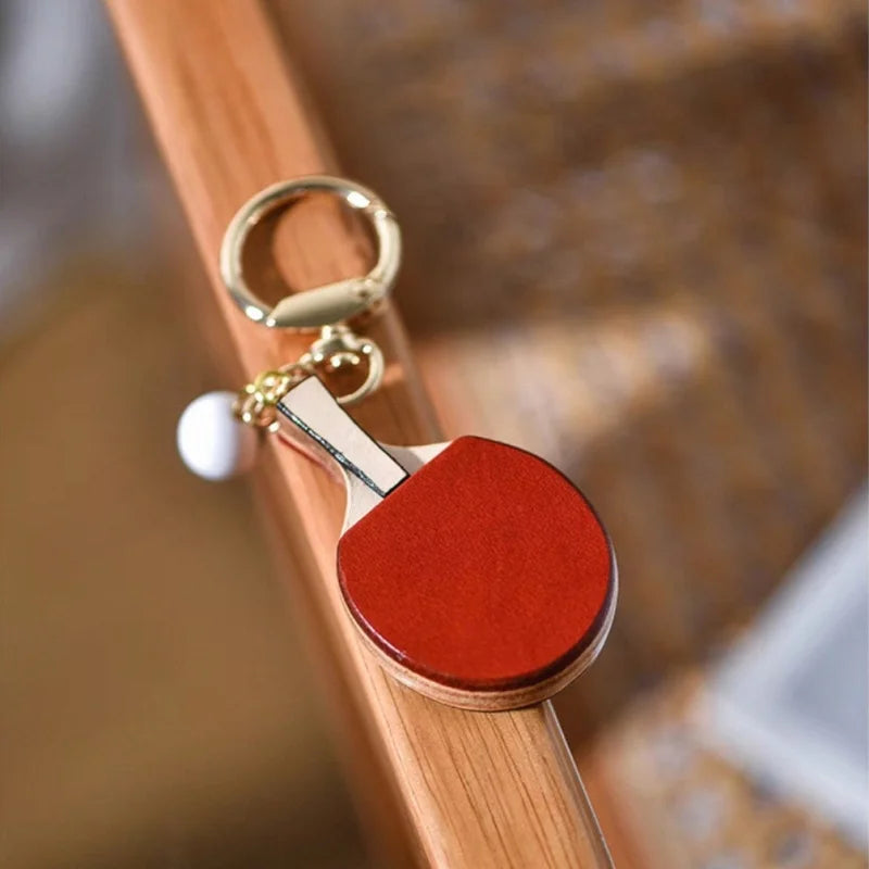 Mini Llavero de Paleta de Tenis de Mesa de Cuero – Llavero Doble Cara de Cuero de Grano Completo Hecho a Mano | Accesorio Escultórico Inspirado en Deportes para Bolsos | Regalo Reflexivo para Ella