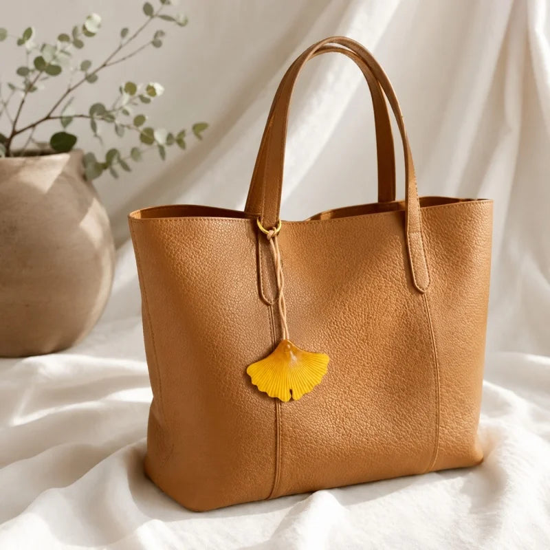 Vintage Ginkgo Leaf Leather Bag Charm – Handcrafted Full-Grain Leather Pendant | Autumn-Inspired Handbag & Backpack Accessory | Elegant Gift for Her