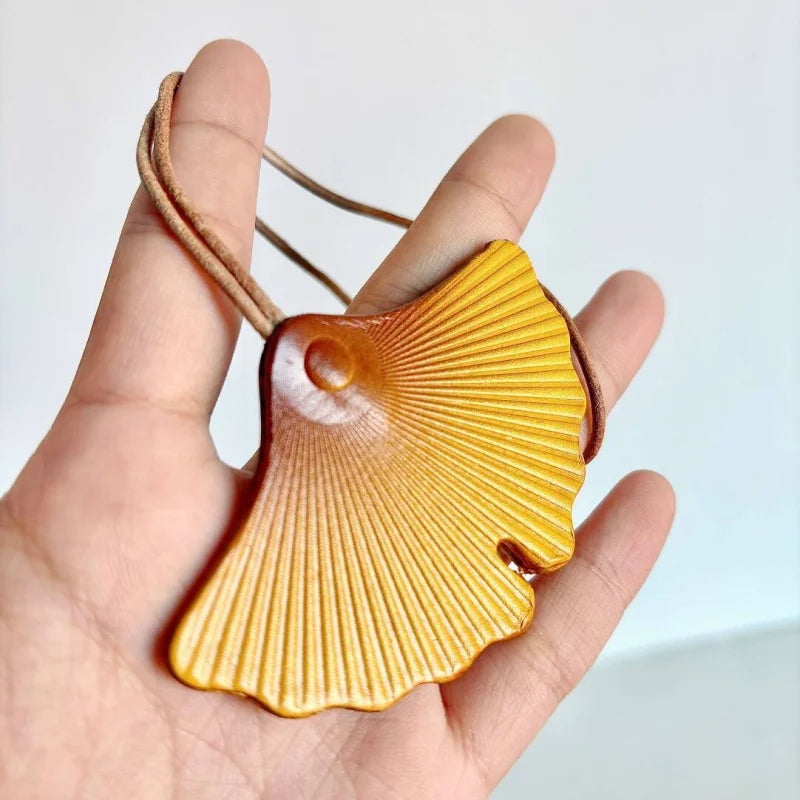 Vintage Ginkgo Leaf Leather Bag Charm – Handcrafted Full-Grain Leather Pendant | Autumn-Inspired Handbag & Backpack Accessory | Elegant Gift for Her
