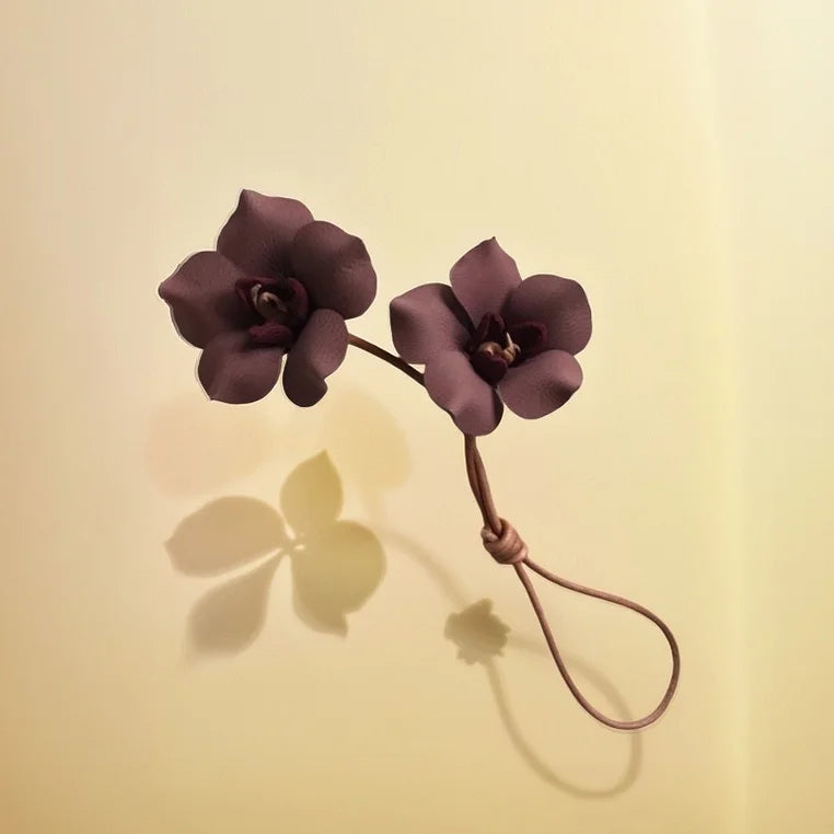 Lilac Blossom Leather Bag Charm – Handcrafted Full-Grain Lambskin Floral Pendant | Artistic Keychain Accessory | Elegant Gift for Her