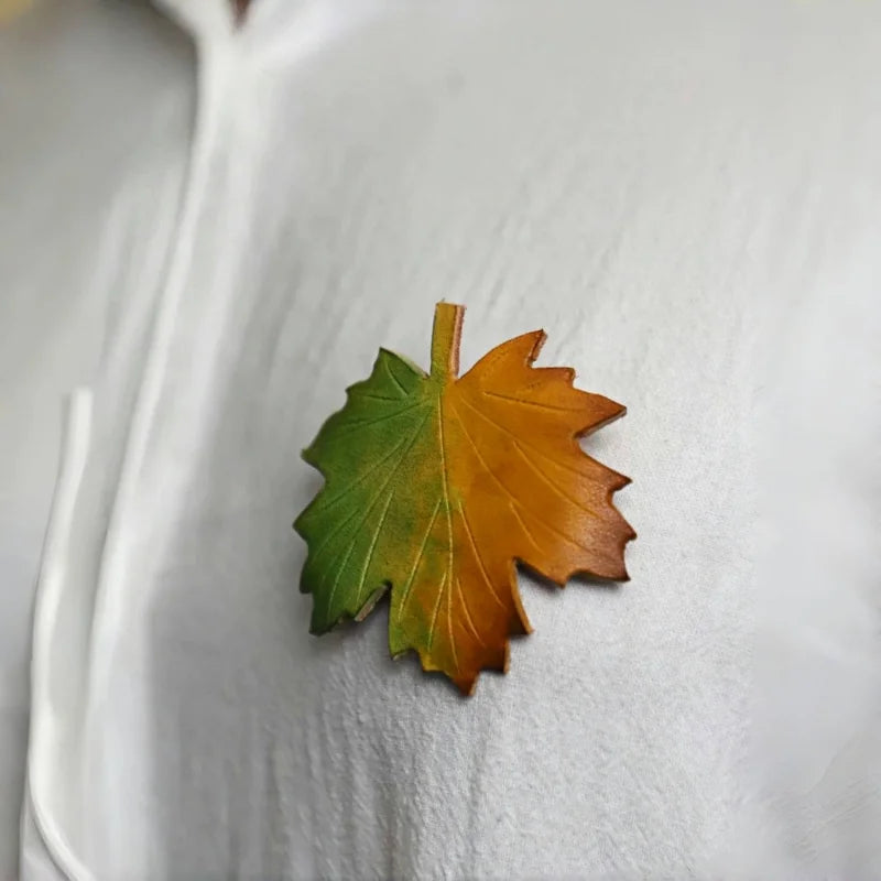Maple & Ginkgo Leather Brooch – Handmade Japanese-Style Autumn Leaf Pin | Artistic Cowhide Lapel Badge | Unique Seasonal Gift for Nature Lovers