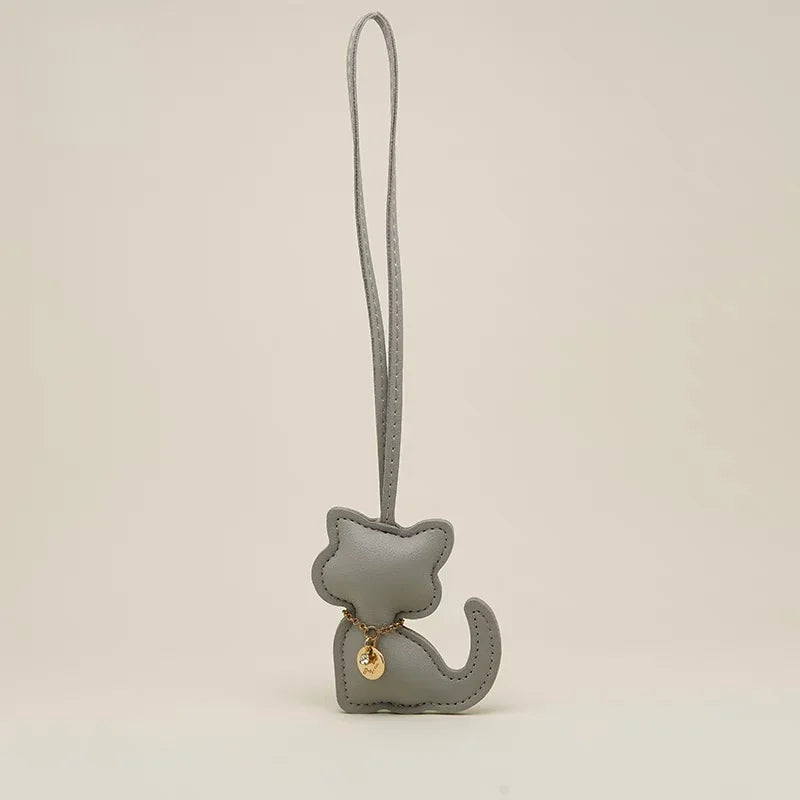 Chic Leather Cat Bag Charm – Handmade Sitting Kitty Pendant with Gold Necklace | Minimalist Style | Genuine Leather | Custom Color Options for Elegant Handbags