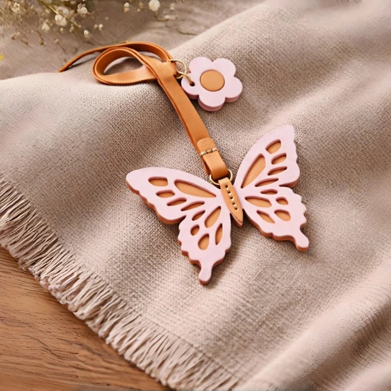 Llavero Colgante de Mariposa Hueca Grande de Cuero – Colgante Artesanal de Cuero de Grano Completo | Diseño Calado Artesanal | Regalo Elegante para Ella